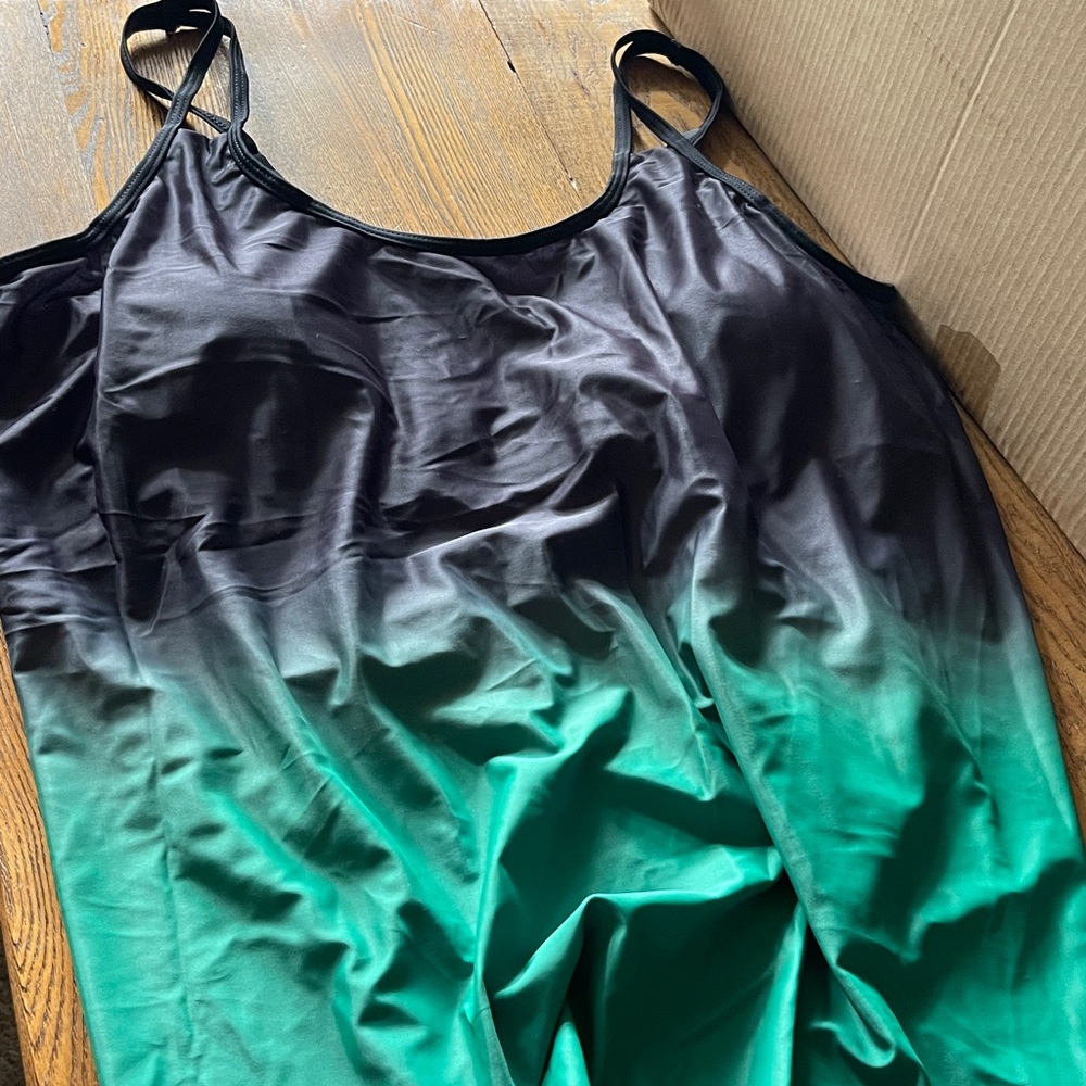 Black and Green Ombre Tankini Top Swimsuit Bathing Suit Adjustable Straps NWOT